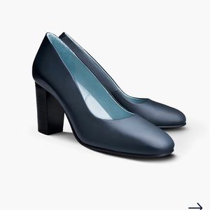 SkyPro Kelly Lynch Ocean Blue heels size 7